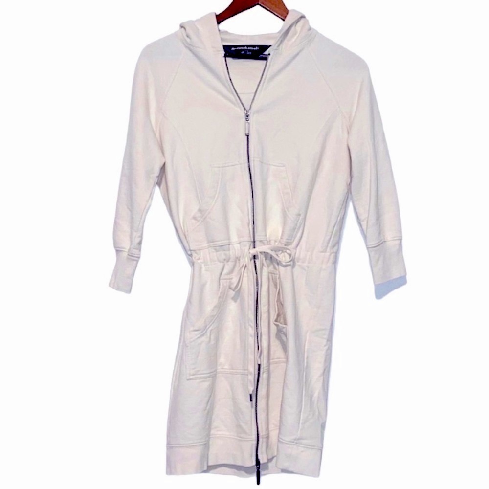 Norma Kamali cream / ivory zip up hooded jacket with adjustable waist. Size S